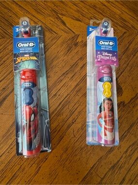 Oral‑B Kids Battery Toothbrushes - Spider‑Man & Disney Princess, Red & Pink